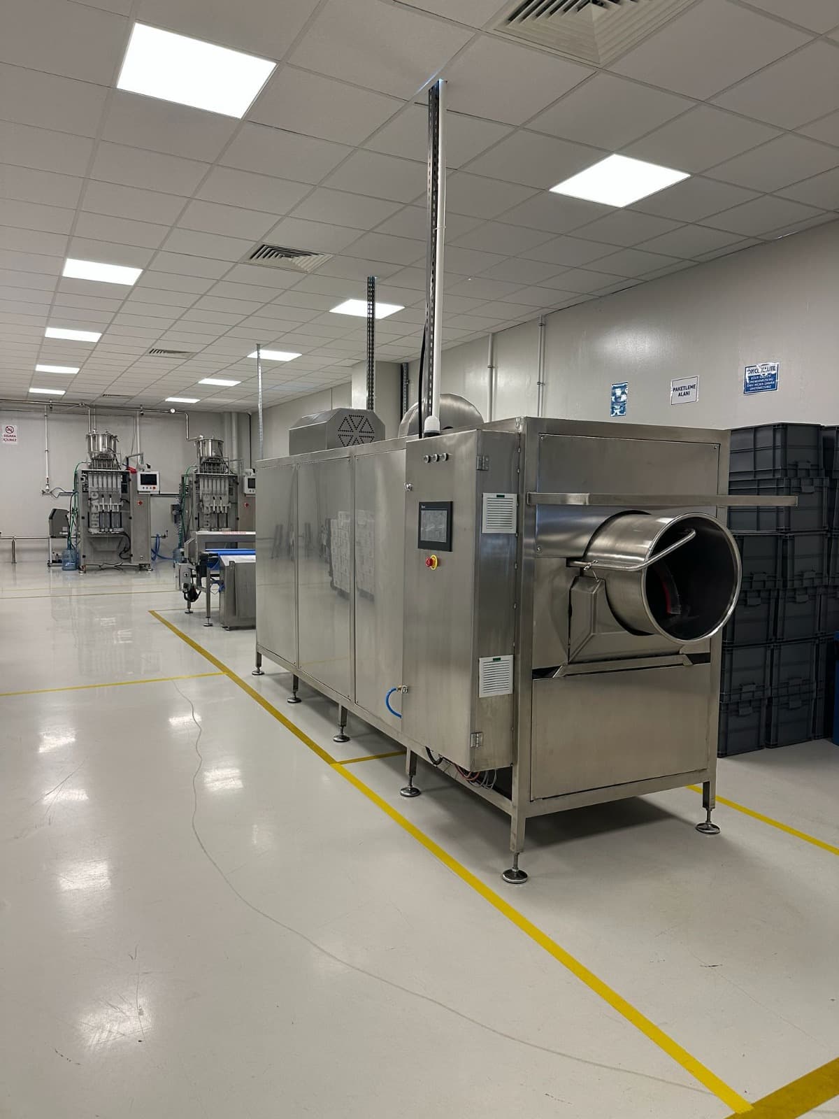 Tam otomatik stick dolum hatları ve sterilizasyon tüneli, paketleme alanı